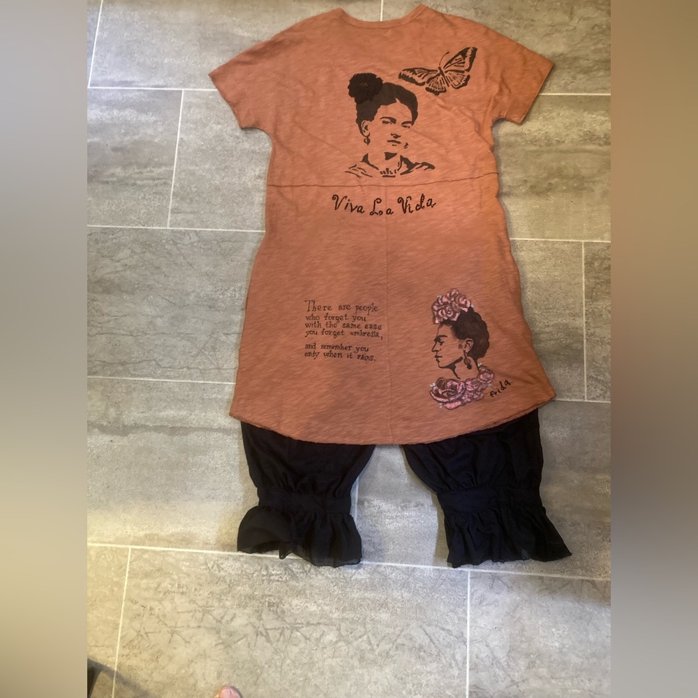 “Viva La Frida” Hand Crafted Rust Graphic Short Sleeve Tunic - Picture 5 of 12
